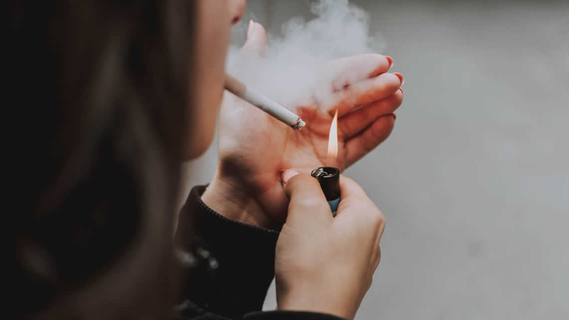 ¿Fumar puede empeorar el dolor de espalda?