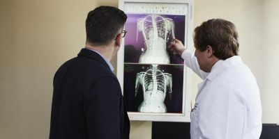 Beneficios de Pilates en casos de escoliosis