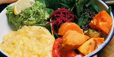 Ventajas del plato saludable de Harvard frente a la pirámide de alimentación